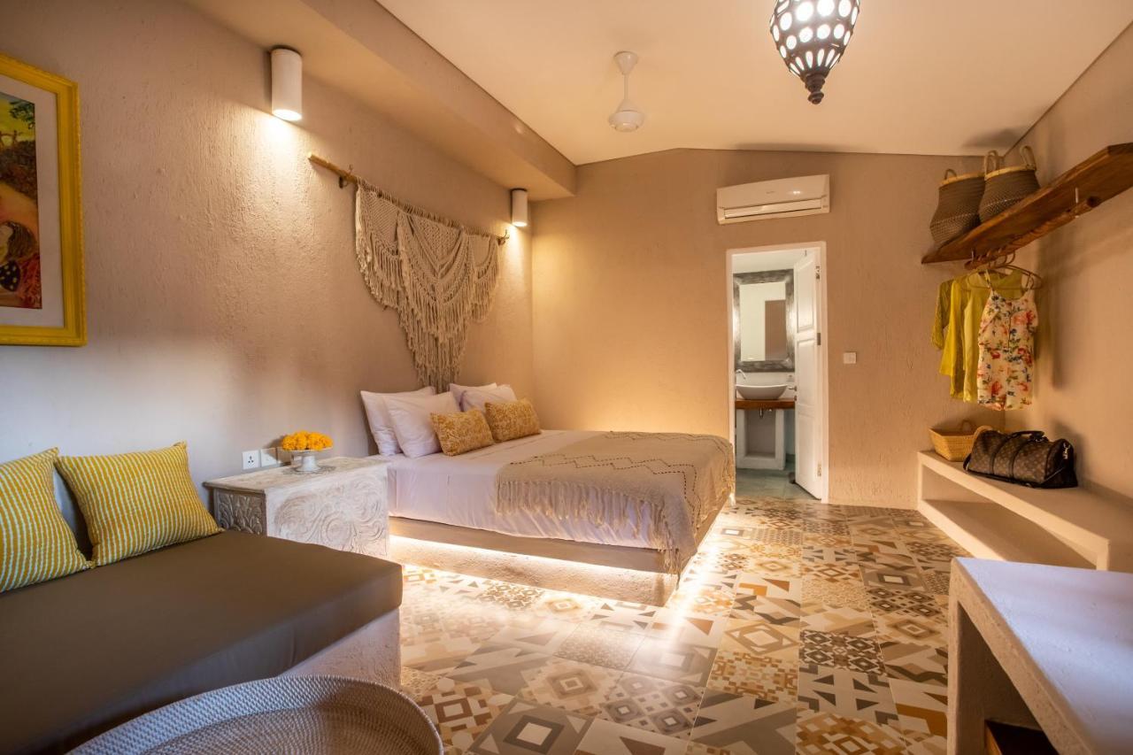 Pinkprivate Sanur - For Cool Adults Only Bed & Breakfast ภายนอก รูปภาพ